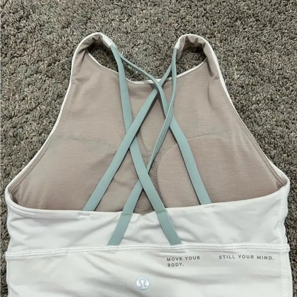 White lululemon on sport bra/ tank top size 4, worn once perfect condition - Picture 2 of 4